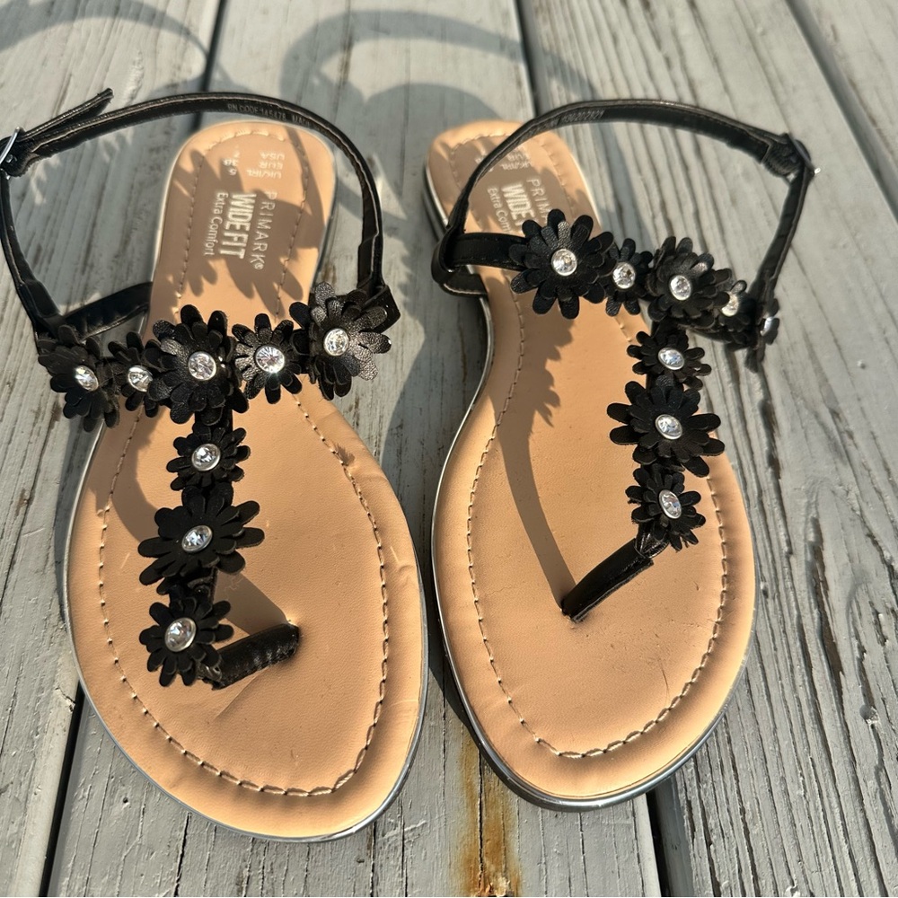 Primark Black Floral Embellished T-strap Sandals Wide Fit size 7 Wide NWOT
